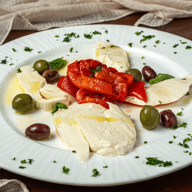 Fresh Mozzarella & Roasted Peppers or Tomato.